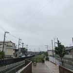 今夜、皇居ランの予定だが、今朝も雨模様。